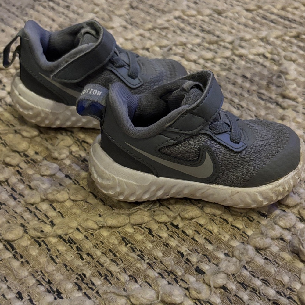 Nike Kids Gray Sneakers-size 3c